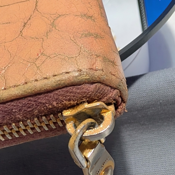 MiuMiu Croc Embossed Leather Wallet In Tan. The Interior Leather Is Terra Cotta - Picture 7 of 17